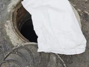 Жители Волгодонска пожаловались на открытый люк на улице Ленина