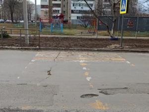 Жители Волгодонска пожаловались на пешеходный переход, ведущий в грязь