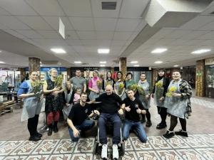 В Волгодонске художник провел благотворительный мастер-класс для мам особенных детей