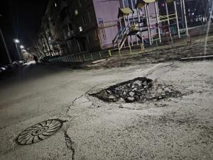 В Волгодонске после ремонта труб обвалилась часть дороги