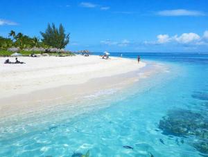 Российского туриста и его спасателя унесло в открытое море во время отдыха на Филиппинах