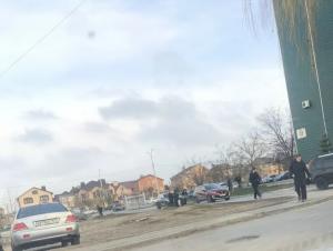 Жители Волгодонска пожаловались на постоянные заторы у гимназии «Юнона»