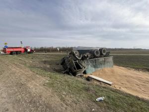 В Волгодонском районе столкнулись зерновоз и большегруз
