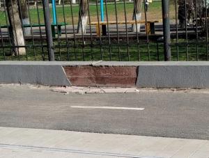 В Волгодонске начал разрушаться новый бульвар у сквера «Дружба»