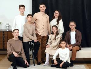 В Волгодонске многодетную семью наградили медалью ордена «Родительская слава»