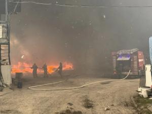 Уничтожено два грузовика: появились подробности мощного пожара в Волгодонске