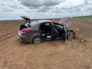 Иномарка слетела с дороги и перевернулась на трассе Элиста - Зимовники