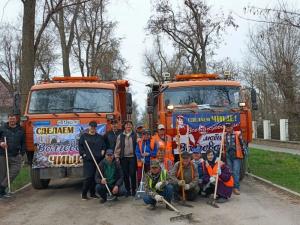 В Волгодонске более 1700 горожан вышли на масштабный субботник