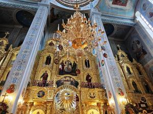 Пасха в Волгодонске: сотни горожан пришли в храмы и прошли крестным ходом