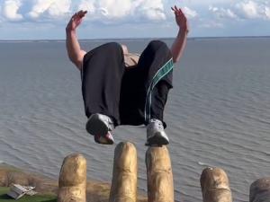 Паркурщик из Зимовников сделал сальто над Таганрогским заливом