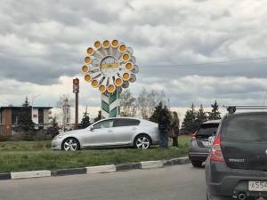 В Волгодонске иномарка в результате ДТП вылетела на газон