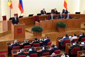 Юрий Слюсарь выступил с отчетом перед донскими депутатами