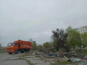 Свалку в парке «Молодежный» начали убирать после жалоб жителей