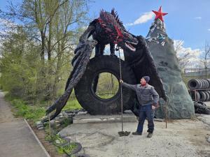 Шиномонтажник из Волгодонска создал дракона из «Игры престолов» из старых шин
