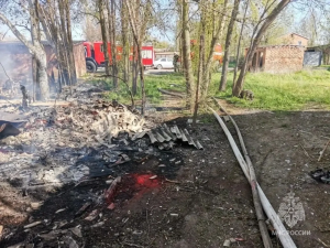 В Зимовниковском районе детская шалость с огнем привела к пожару