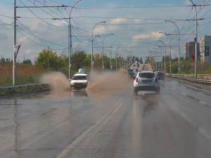 Путепровод в Волгодонске снова ушел под воду из-за порыва