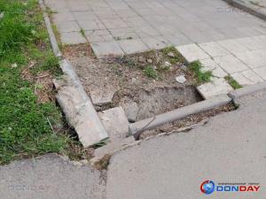 В Волгодонске на улице Ленина разрушается тротуар