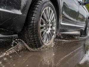 Водителей Волгодонска предупредили о риске ДТП из-за дождя
