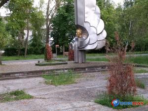 Волгодонцы возмущены состоянием территории возле памятника Виктору Лецко