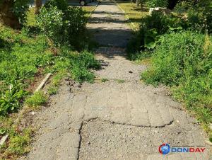 Волгодонцы пожаловались на тротуар по улице Кадолина